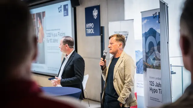 Hypo-Tirol-Vorstand  Andreas Stadler und TFV Präsident Sepp Geisler  | Foto: Hypo Tirol