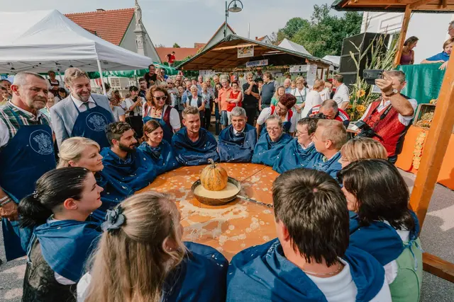 Zwei Tage lang feiert Preding seinen Kürbis – heuer mit 150 Jahren Marktmusikkapelle, viel Brauchtum, Musik und der Kürbisbürgermeisterwahl. | Foto: Gemeinde Preding