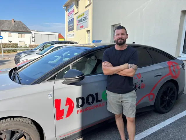  Wir waren mit dem Inhaber Fahrschule Dolejschi Tobias Purkarth in Krems unterwegs. | Foto: cf