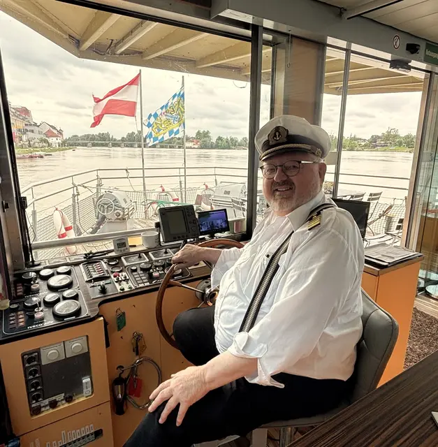 Schärdings Innschifffahrtskapitän kann auf Grund des aufgestauten Inn’s seine Fahrten ohne weiteres durchführen. | Foto: Gruber