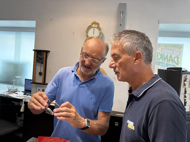 Manfred Frosch mit Harald Hohenthal bei einer Fachberatung. | Foto: Gaube