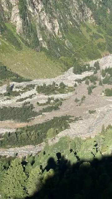 Die Aufräumungsarbeiten werden sicher noch Tage dauern. | Foto: Arthur Lanthaler/Geraer Hütte