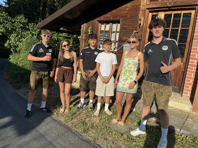 Die jungen Jennersdorfer Vereine kooperierten bestens mit den Weinbaubetrieben am Tafelberg. | Foto: Anna Kaufmann