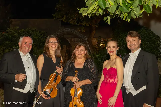 Dirigent Leo Wittner, Tochter Karoline Paltram, Konzertmeisterin Milkana Schlosser, Sopranistin Judith Sauer und Tenor Gernot Heinrich (vlnr). | Foto: cine-motion.at / R. Ivanek