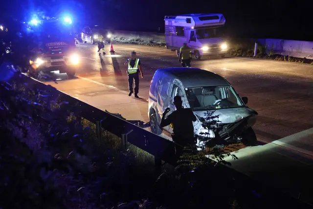 Die A1 Westautobahn war in Fahrtrichtung Wien für etwa eine halbe Stunde nur einspurig passierbar, kurzzeitig musste der Verkehr angehalten werden. | Foto: laumat/Matthias Lauber