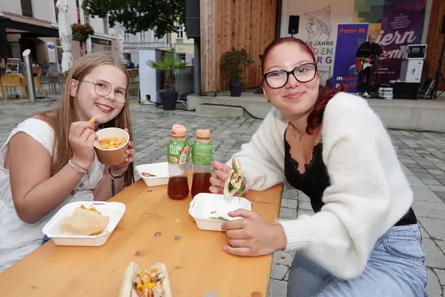 Für leckeres Essen war natürlich auch gesorgt. | Foto: MeinBezirk/Michael Blinzer