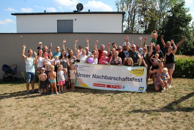So sieht ein gelungenes Nachbarschaftsfest aus - beste Stimmung herrschte Am Kaiserpark in Thaya. | Foto: Petra Pollak