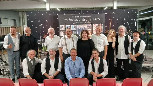 Das diesjährige Dixie-und Swingfestival in Weiz wurde mit einem Konzert der "Very Old Stoariegler Dixielandband" im Autozentrum Harb eröffnet. | Foto: Josef Hofmüller