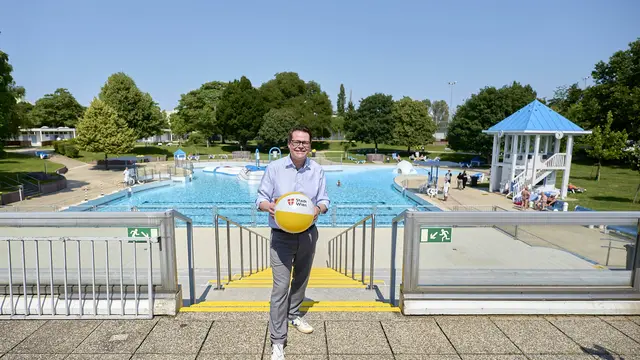 „Die hohen Temperaturen stellen nach wie vor eine große Belastung für die Wienerinnen und Wiener dar“, sagt Klima- und Bäderstadtrat Jürgen Czernohorszky (SPÖ). | Foto: Markus Wache/Stadt Wien