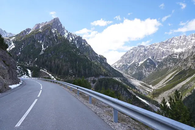 Die Passstraße verbindet den Bezirk Imst mit dem Lechtal. | Foto: Land Tirol/Schallhart