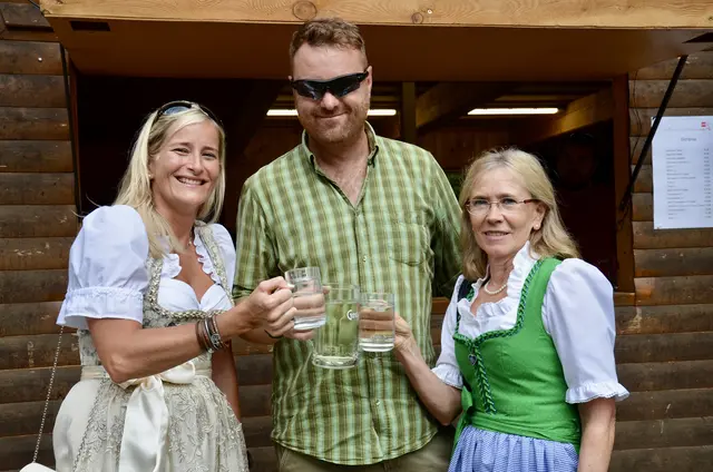 Gute Laune bei angenehmen Temperaturen auch bei Sabine Orthofer, Martin Seitlinger und Siglinde Handler. | Foto: Elisabeth Peinsipp