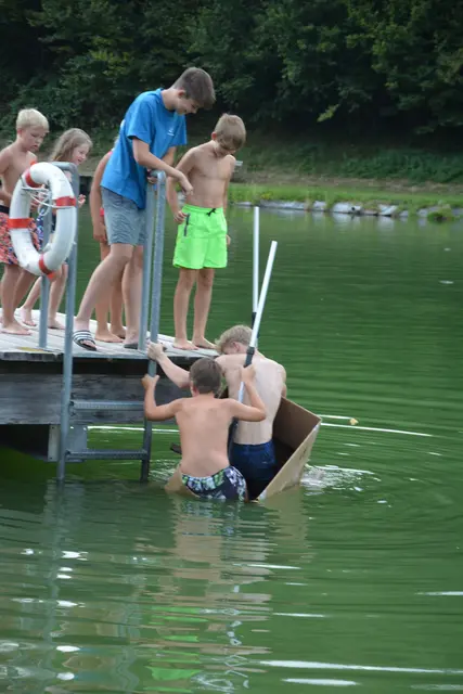 Nicht nur die Rennen waren spannend, auch die „Boote“ waren sehr originell. | Foto: Franz Faustmann