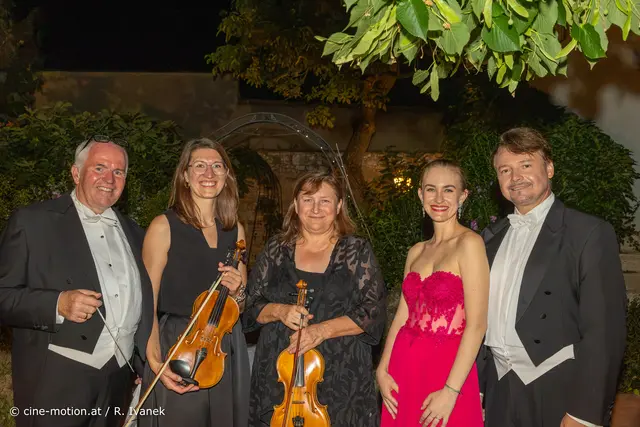 Dirigent Leo Wittner, Tochter Karoline Paltram, Konzertmeisterin Milkana Schlosser, Sopranistin Judith Sauer und Tenor Gernot Heinrich (vlnr). | Foto: cine-motion.at / R. Ivanek