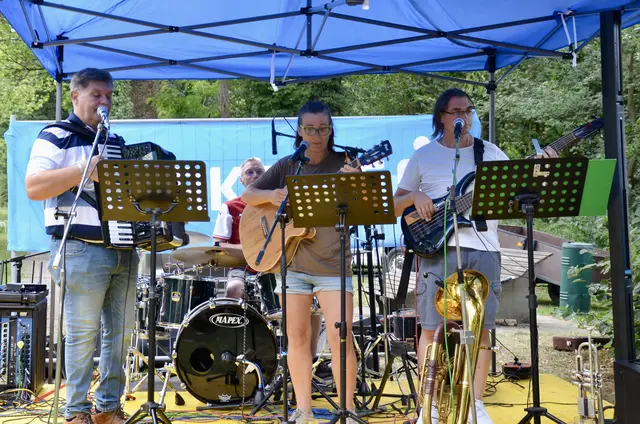 Die Band „Zaumgwiafüd“ mit GGR Ewald Grof am Schlagzeug, sorgten für beste Stimmung. | Foto: Elisabeth Peinsipp