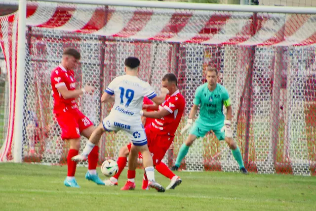 Die über 600 Fans bekamen ein abwechslungsreiches und spannendes Spiel zu sehen. | Foto: Peter Seper