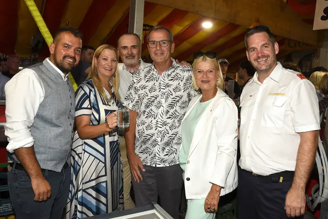 Der Golser Bürgermeister LAbg. Kilian Brandstätter, Landesrätin Daniela Winkler, Landeshauptmann Hans Peter Doskozil, Wiens Landtagspräsident Christian Meidlinger, Ministerin Klaudia Tanner und der Kommandant der Freiwilligen Feuerwehr Gols, Bernd Brunner. | Foto: Landesmedienservice Burgenland/ Gregor Hafner