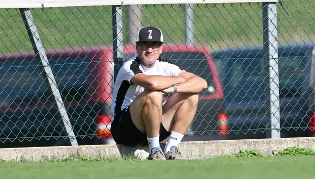 Was Trainer Helmut Lorenz zu sehen bekam. sorgte sichtlich nicht für Begeisterung.  | Foto: Hassl