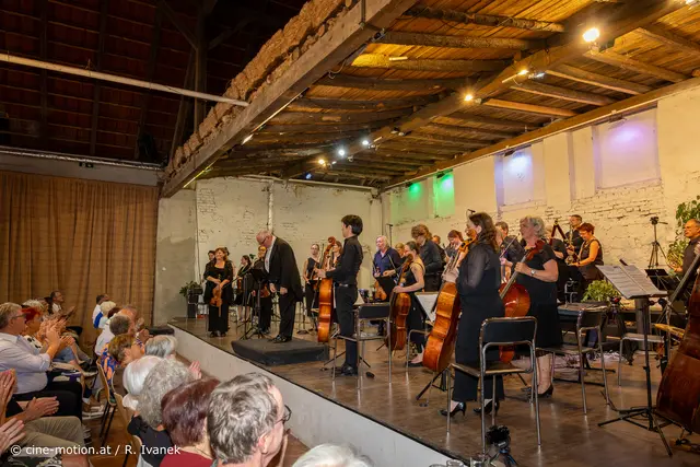 Das Orchester dankt für den Applaus. | Foto: cine-motion.at / R. Ivanek