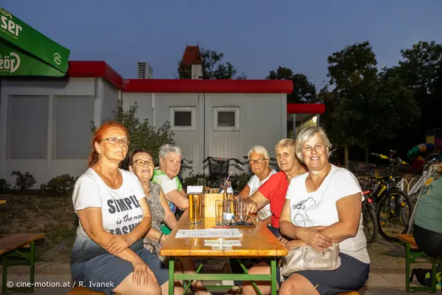 Die Mädels: Ingrid, Inge, Erika, Edith, Riki und Brigitte Preissl-Molnar (vlnr). | Foto: cine-motion.at / R. Ivanek