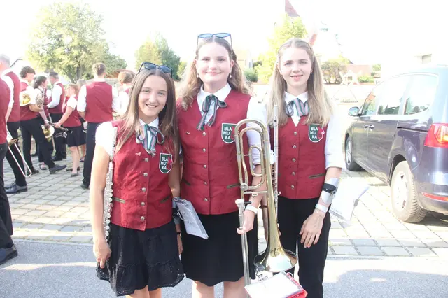 Marlene (12), Helena (13), Bernadette (13). | Foto: Zezula, treilaf