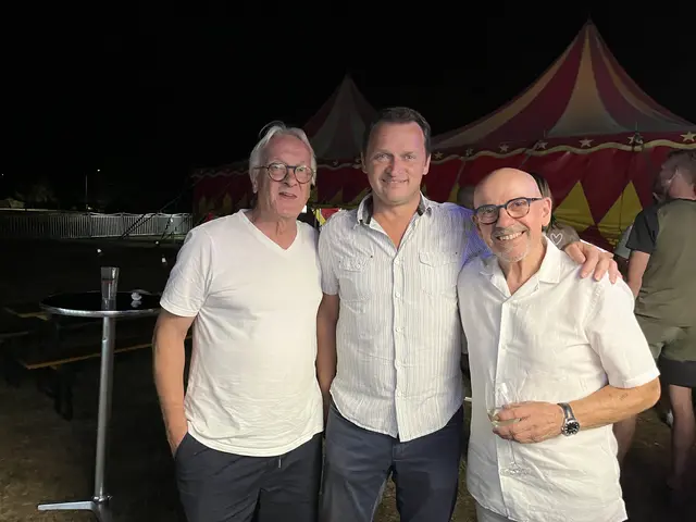 MORA-Urgesteine Daniel Stern und Joško Vlasich mit Bürgermeister Martin Karall | Foto: Gesa Buzanich