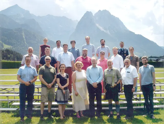 Projektauswahlgremium der EUREGIO Zugspitze-Wetterstein-Karwendel und Antragstellerinnen und Antragsteller in Garmisch-Partenkirchen  | Foto: Karlheinz Wedhorn