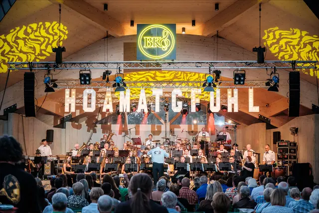 Die Bergkapelle Oberdorf präsentierte im Bärnbacher Stadtpark "Hoamatgfühl". | Foto: IQ-Foto, Thomas Leibetseder