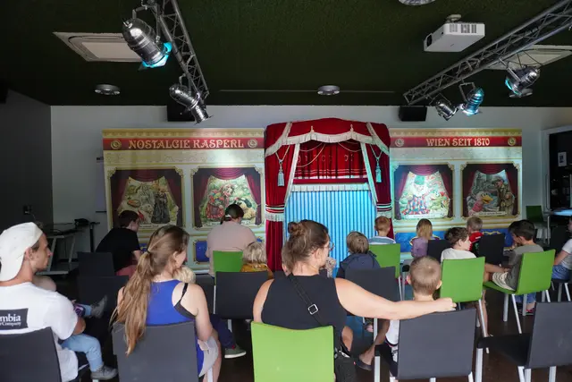 Die historische Puppenbühne der Familie Schweizer wurde nach alten Vorbildern originalgetreu nachgebaut. | Foto: AMG