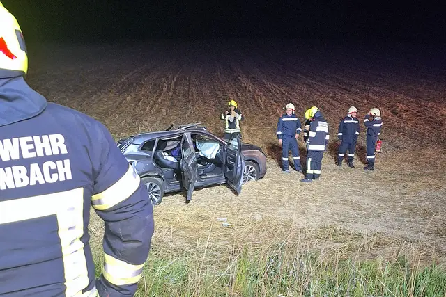 Ein schwerer Unfall auf einer Landstraße endete für den Fahrer verhältnismäßig glimpflich. | Foto: BFK WT / St. Mayer