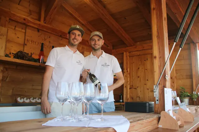 ... an der bewirtschafteten Weingartenhütte der Familie Kroneder.