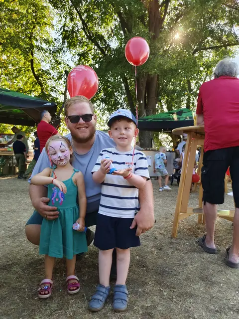 Mit Helium gefüllte Ballons und Seifenblasen ließen Kinderaugen leuchten.
