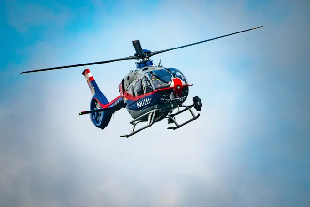 ie Flugpolizei barg die Wanderer und flog sie unverletzt ins Tal (Symbolfoto). | Foto: Team Fotokerschi/ Werner Kerschbaummayr