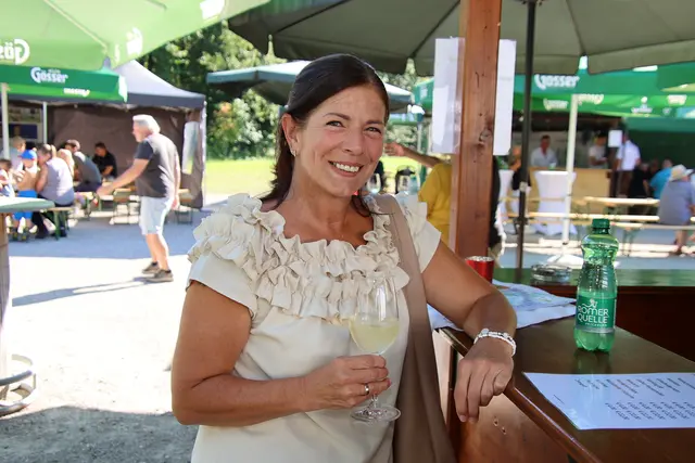 Christa gehört zu den Genießerinnen von steirischem Wein.