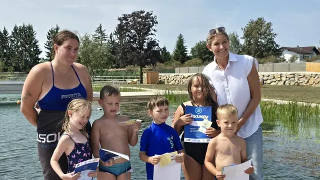 Die jungen Teilnehmer lernten im Stadtbad Pöchlarn wichtige Grundlagen für mehr Sicherheit im Wasser. | Foto: Büro LH-Stv.