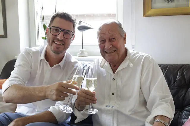 Bgm. Christian Härting gratulierte Werner Jauk herzlich zum 90. Geburtstag und wünschte ihm weiterhin Gesundheit und viele aktive Jahre. | Foto: MG Telfs/Hackl