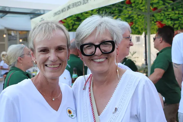 Annemarie Sperl  (li) und VP-Frauen Bezirksobfrau Anneliese Kollegger-Steger  | Foto: Edith Ertl