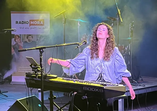 Singer-Songwriterin MIRA begeisterte mit ihrer Musik | Foto: Gesa Buzanich