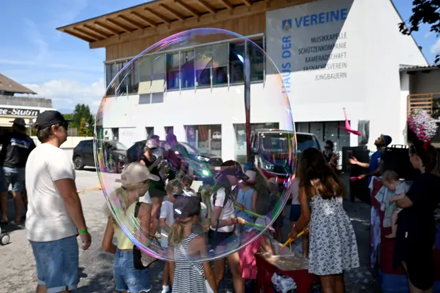Kinderprogramm aus der Seifenblasen-Perspektive.
