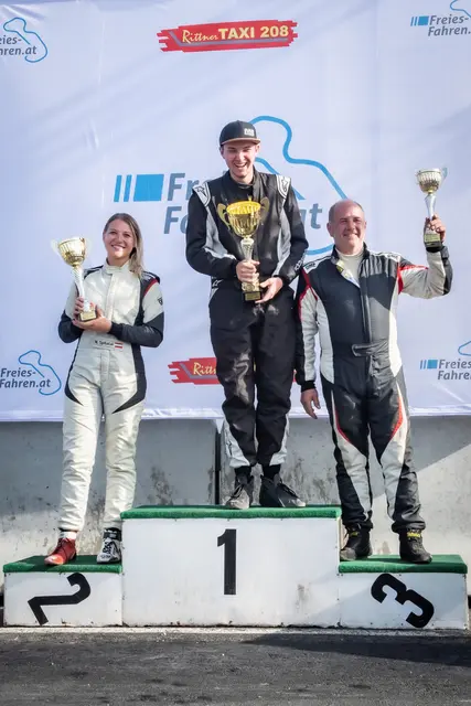 Hase gewinnt vor Spitaler und Kaineder in der National 1600. | Foto: Harald Lindtner
