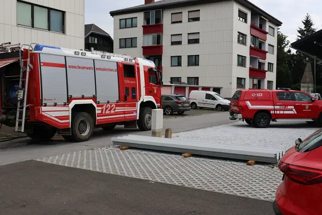 Die Feuerwehr Weißkirchen am Einsatzort.