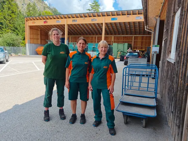 Kerstin Bielitz, Melanie Herndl und Leiterin Anita Herndl (v. l.) betreuen das ASZ Hinterstoder. | Foto: BAV Kirchdorf