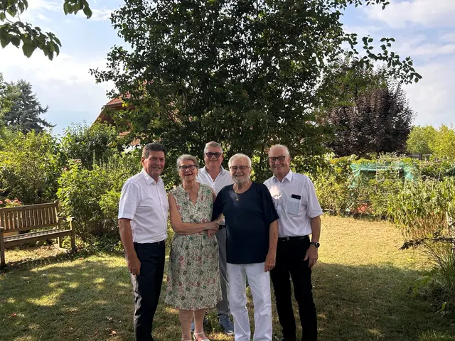 Bürgermeister Harald Leopold, Hedda Buchinger, Norbert Buchinger, Ferdinand Buchinger und Gemeinderat und Ortsvorsteher Gernot Ortner | Foto: Stadtgemeinde Langenlois