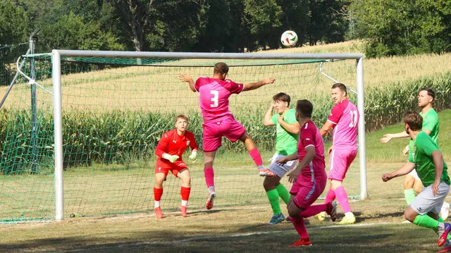 Strafraumszenen waren mangelware daher kam es zu einem logischen 0:0. | Foto: Peter Seper