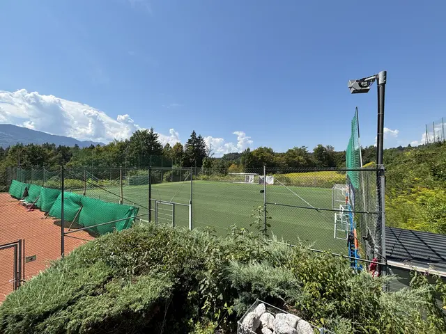 Der Kunstrasenplatz am Schulweg 11 in Maria Rain. Hier hat die Soccer Girl Academy Kärnten ihren Hauptstützpunkt. | Foto: MeinBezirk.at/Michael Kurz