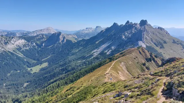 Bildmitte Fraumauer, links dahinter der Brandstein, weiter rechts der Ebenstein, weiter rechts die Grießmauer