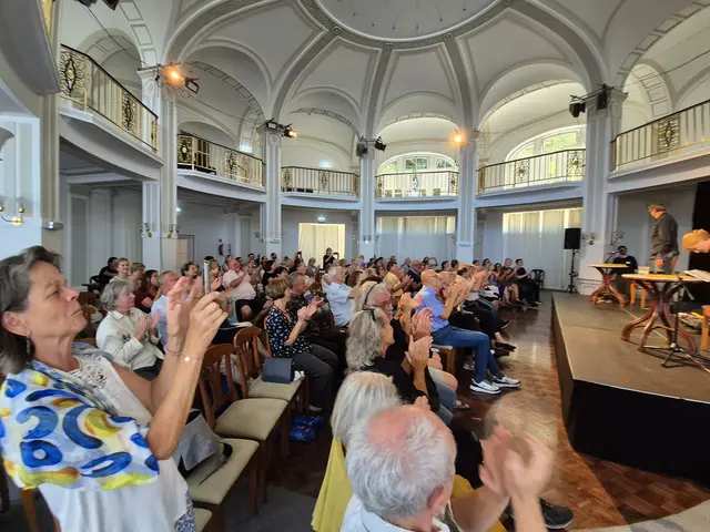 Applaus nach einer emotionalen Lesung | Foto: Andrea Stelzer