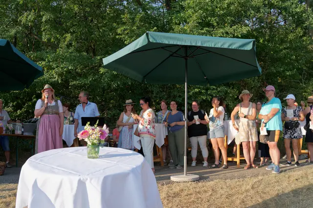 Bei strahlendem Sommerwetter wurde das „Singen mit Aussicht“ wieder zu einem besonderen Gemeinschaftserlebnis. | Foto: Peter Posepny