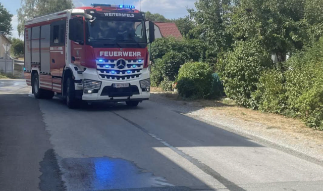 Insgesamt standen die Feuerwehren Theras, Untermixnitz, Oberfladnitz, Weitersfeld und Starrein mit 77 Einsatzkräften und drei Löschfahrzeugen im Einsatz. | Foto: FF Weitersfeld