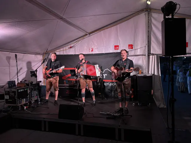 Die Band "Zunder" heißte im Festzelt so richtig ein und trug maßgeblich zu einem gelungenen Fest teil. | Foto: Freiwillige Feuerwehr Serfaus