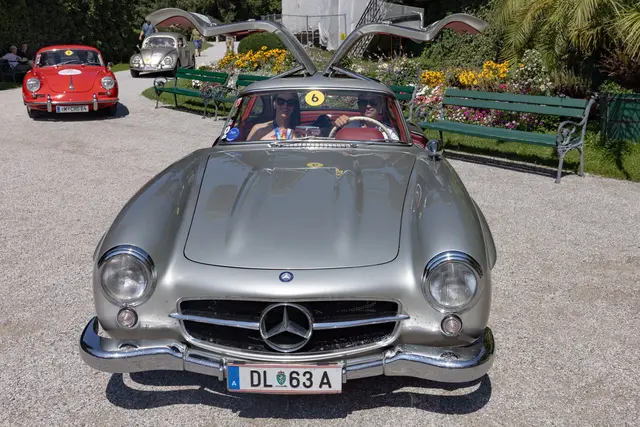 1,5 Millionen Euro ist der Mercedes Benz 300 SL Gullwing Coupe wert, mit dem das Wipptaler Paar im Ötztal an den Start ging. | Foto: Ernst Lorenzi